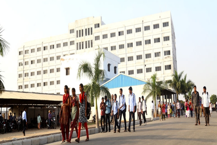 https://cache.careers360.mobi/media/colleges/social-media/media-gallery/3040/2018/10/30/Campus View of Sphoorthy Engineering College Hyderabad_Campus-View.jpg